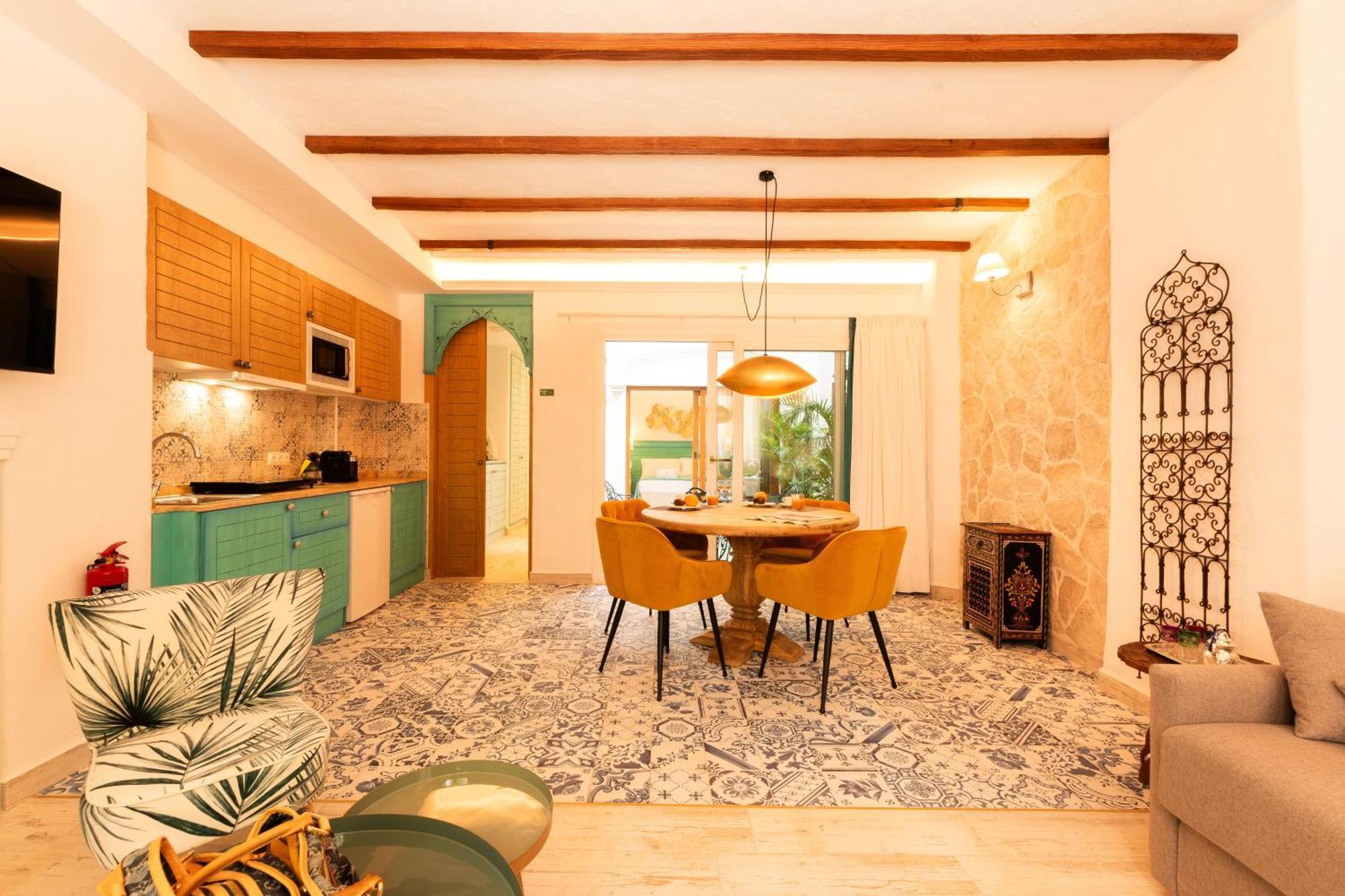 Casa Esmeralda - Luxury Boutique Apartments Old Town Estepona Dış mekan fotoğraf